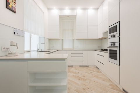 Какие инженерные решения критичны для белой кухни в Москве?