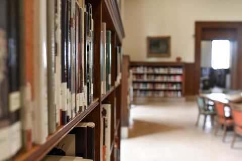 Сколько книг можно хранить в кабинете без риска для перекрытий?