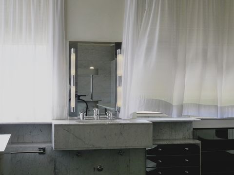 Какие раковины из натурального камня подходят для ежедневного использования в ванной?