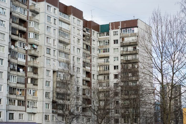 Можно ли штробить потолок под проводку в монолитном доме?